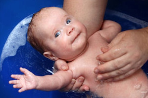 Comment donner le bain à un nouveau-né ? - Tiniloo